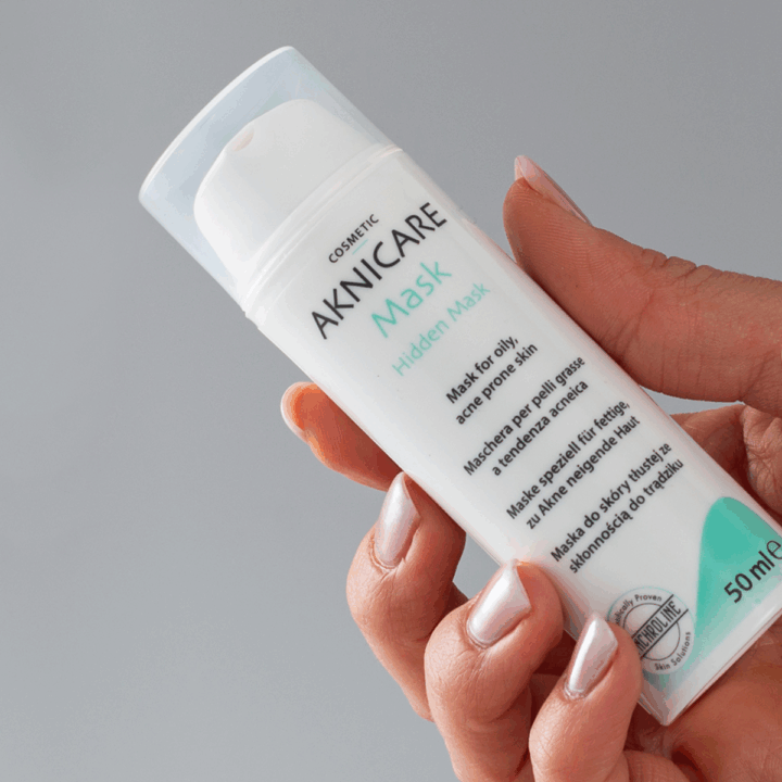 Alternative view of AKNICARE Mask